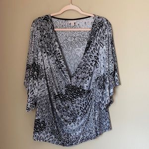 Dress Barn Women's Sparkly Black and White Asymmetrical V-neck Blouse Size 2X